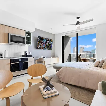 On 47Th Floor! Apartment With Top Amenities